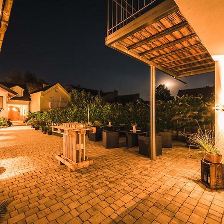 Weingut Gaestehaus D&D Haider Jois Ngoại thất bức ảnh