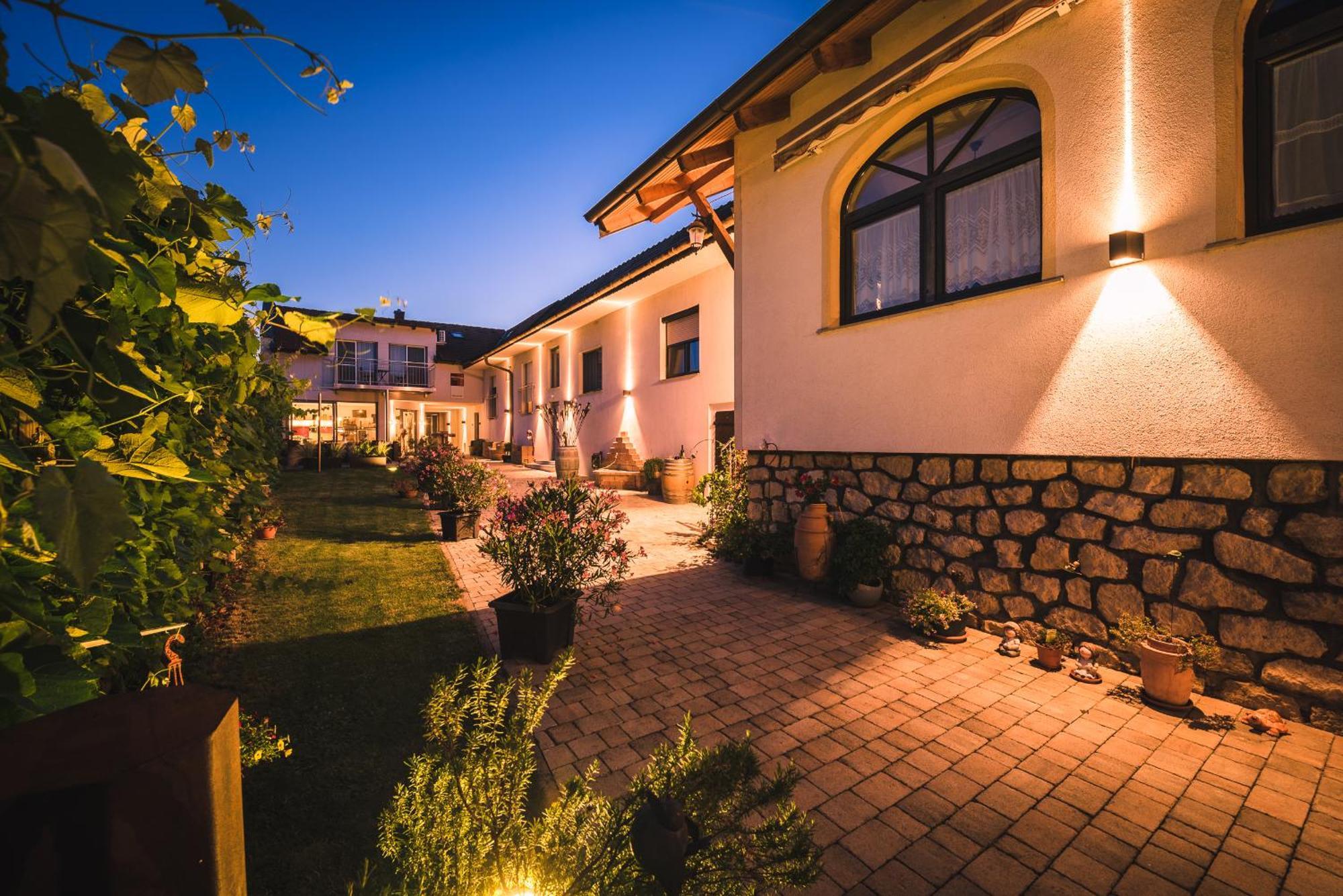 Weingut Gaestehaus D&D Haider Jois Ngoại thất bức ảnh