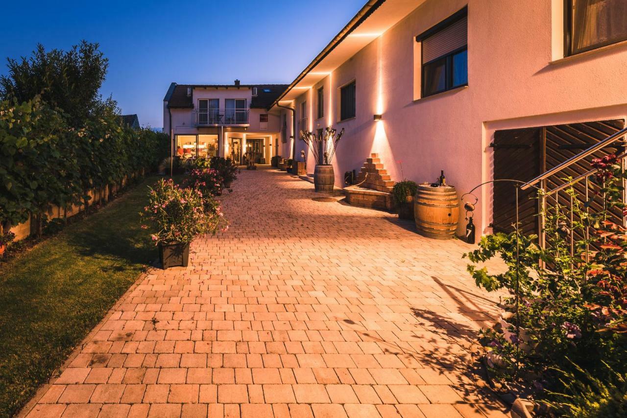 Weingut Gaestehaus D&D Haider Jois Ngoại thất bức ảnh